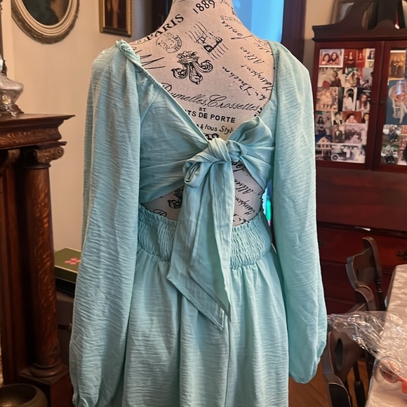 Dress never worn - Picture 2 of 4